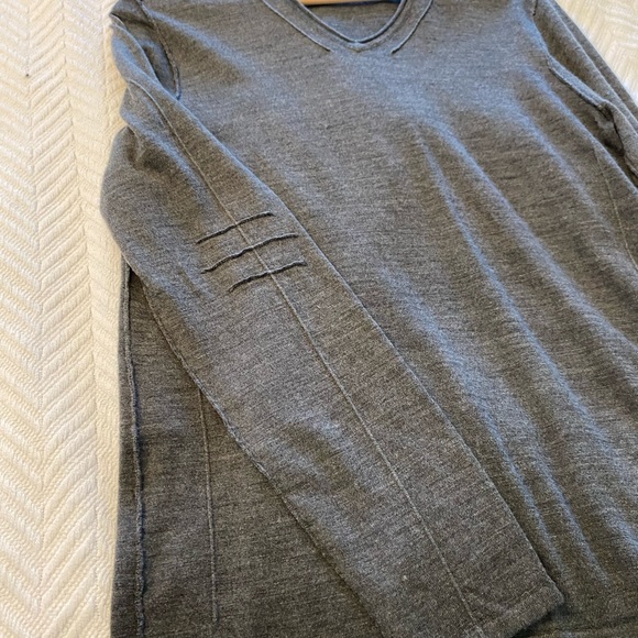 Men’s lightweight John Varvatos sweater shirt - Picture 4 of 4